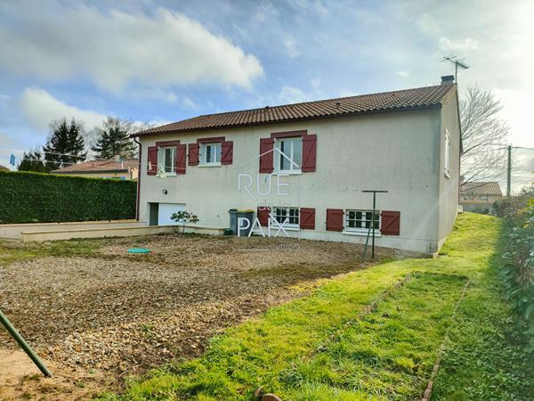 86130 SAINT GEORGES LES BAILLARGEAUX Pavillon sur SOUS-SOL total - 95m² - 983m² de terrain.