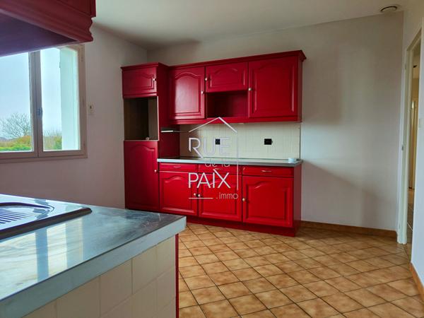 86130 SAINT GEORGES LES BAILLARGEAUX Pavillon sur SOUS-SOL total - 95m² - 983m² de terrain.