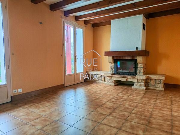 86130 SAINT GEORGES LES BAILLARGEAUX Pavillon sur SOUS-SOL total - 95m² - 983m² de terrain.