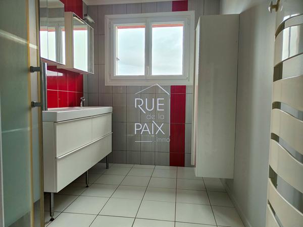 86130 SAINT GEORGES LES BAILLARGEAUX Pavillon sur SOUS-SOL total - 95m² - 983m² de terrain.