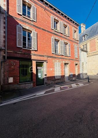 Local d activites de 72 m²