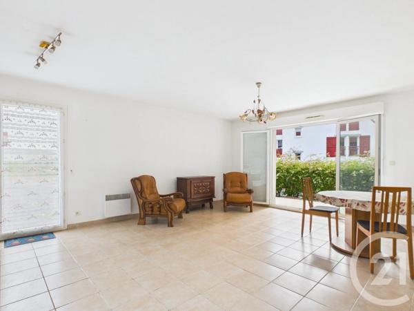 Appartement F3 à vendre  3 pièces - 61,40 m 2   LARRESSORE  - 64
