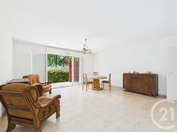 Appartement F3 à vendre  3 pièces - 61,40 m 2   LARRESSORE  - 64