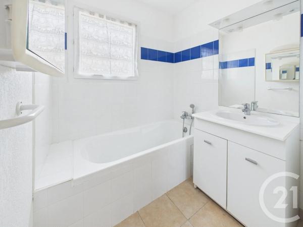 Appartement F3 à vendre  3 pièces - 61,40 m 2   LARRESSORE  - 64