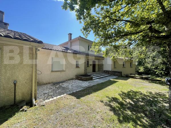 PROPRIETE DE 340m² + DEPENDANCES SUR TERRAIN DE 8 HECTARES 