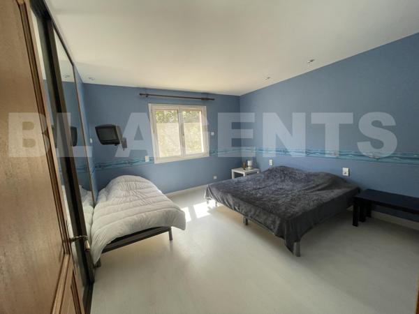 PROPRIETE DE 340m² + DEPENDANCES SUR TERRAIN DE 8 HECTARES 