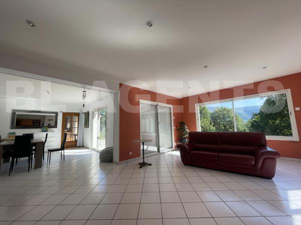 PROPRIETE DE 340m² + DEPENDANCES SUR TERRAIN DE 8 HECTARES 