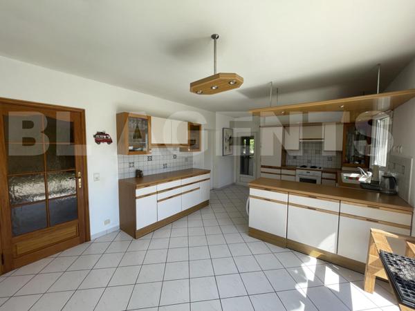 PROPRIETE DE 340m² + DEPENDANCES SUR TERRAIN DE 8 HECTARES 