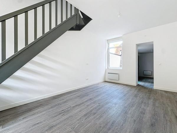 Secteur Blanc Seau : Maison 5 pièces, petit extérieur, entièrement rénovée.