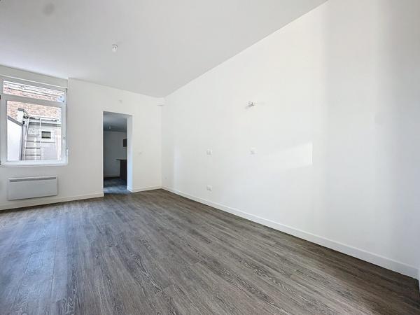 Secteur Blanc Seau : Maison 5 pièces, petit extérieur, entièrement rénovée.