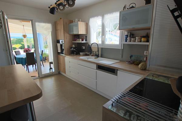 Rare en centre-ville : une maison familiale rénovée, au calme et sans vis-à-vis