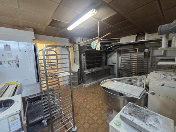 immeuble 244 m² à auxonne avec commerce et appartement à rénover