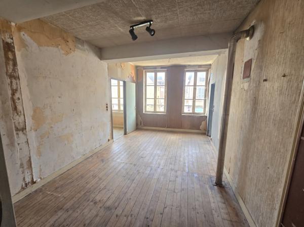 immeuble 244 m² à auxonne avec commerce et appartement à rénover