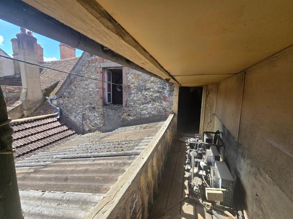 immeuble 244 m² à auxonne avec commerce et appartement à rénover