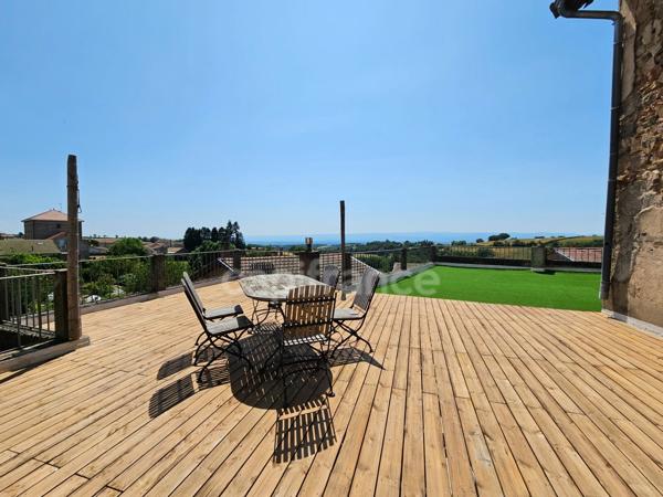 MAISON SPACIEUSE ET ATYPIQUE, 182M2 HABITABLES, 3 CHAMBRES, GRANDE TERRASSE AVEC VUE DÉGAGÉE et IMPRENABLE,10MIN DE L’AUTOROUTE, 1H DE LYON