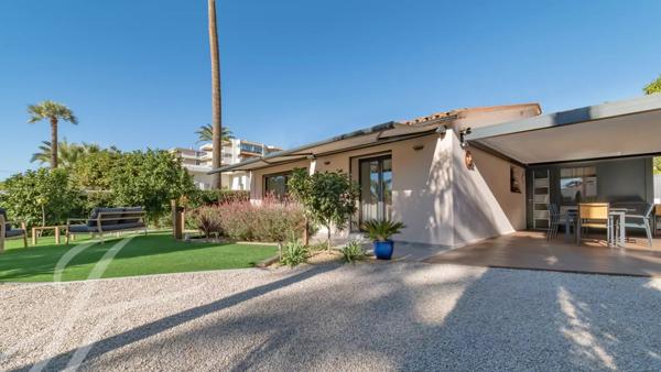 Maison rénovée A 50 mètres des plages et du centre-ville