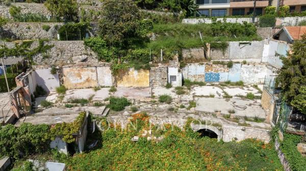 SAINT- ROMAN FRONTIERE MONACO - TERRAIN AVEC PERMIS PURGE - DEUX VILLAS VUE MER - GARAGES - TOIT TERRASSE - PISCINE