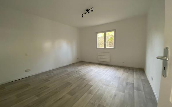 Appartement à louer    4 pièces • 131 m2 Nogent-le-Rotrou