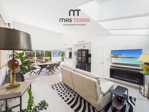 Appartement
         3 pièces
        - 97 m² Bien prestige 493 500 € *