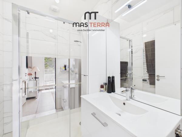 Appartement
         3 pièces
        - 97 m² Bien prestige 493 500 € *