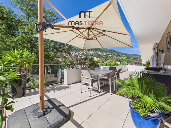 Appartement
         3 pièces
        - 97 m² Bien prestige 493 500 € *