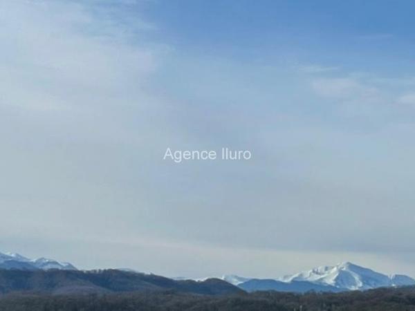 Maison - Proximite oloron-sainte-marie - Réf.:205371 PROXIMITE IMMEDIATE OLORON - VUE EXCEPTIONNELLE SUR LES PYRENEES POUR CETTE MAGNIFIQUE MAISON D'ARCHITECTE T4 AVEC JOLI PARC CLOTURE DE 2 728 M² -