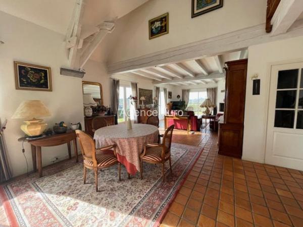 Maison - Proximite oloron-sainte-marie - Réf.:205371 PROXIMITE IMMEDIATE OLORON - VUE EXCEPTIONNELLE SUR LES PYRENEES POUR CETTE MAGNIFIQUE MAISON D'ARCHITECTE T4 AVEC JOLI PARC CLOTURE DE 2 728 M² -