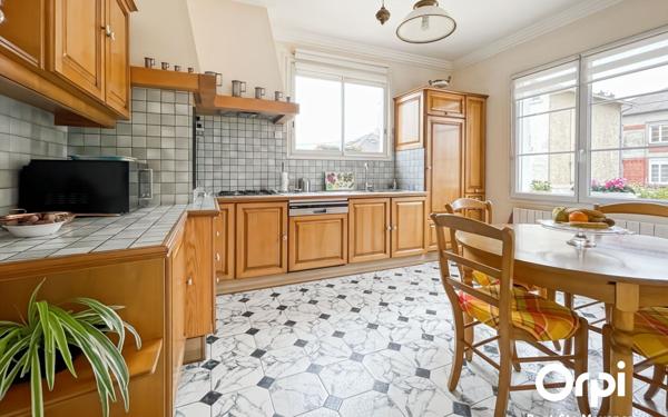 Maison à vendre    6 pièces • 160 m2 Pont-Sainte-Maxence