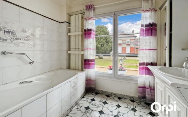 Maison à vendre    6 pièces • 160 m2 Pont-Sainte-Maxence