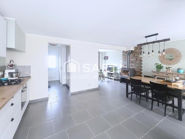 Semi individuelle entièrement rénovée, 3 chambres, jardin, garage 2 voitures...