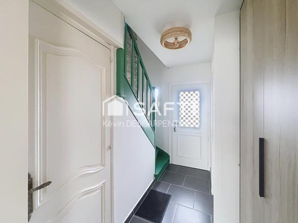 Semi individuelle entièrement rénovée, 3 chambres, jardin, garage 2 voitures...