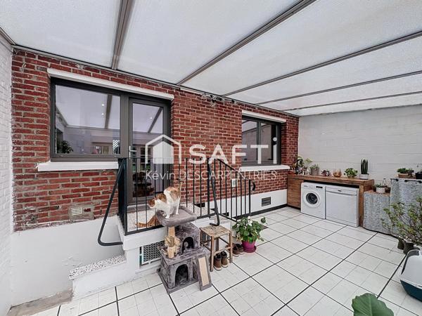 Semi individuelle entièrement rénovée, 3 chambres, jardin, garage 2 voitures...