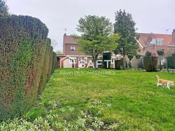 Semi individuelle entièrement rénovée, 3 chambres, jardin, garage 2 voitures...