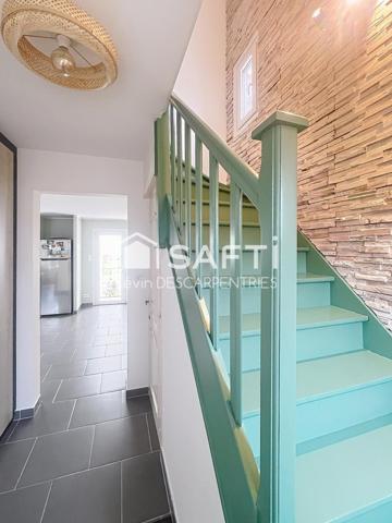 Semi individuelle entièrement rénovée, 3 chambres, jardin, garage 2 voitures...