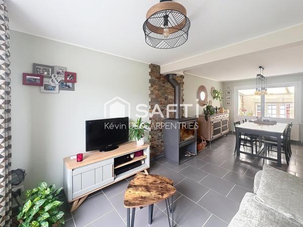 Semi individuelle entièrement rénovée, 3 chambres, jardin, garage 2 voitures...