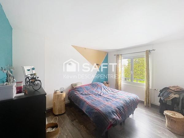 Semi individuelle entièrement rénovée, 3 chambres, jardin, garage 2 voitures...