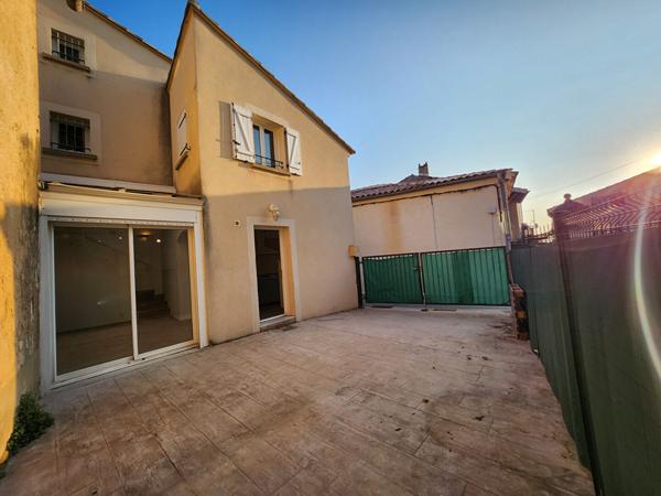 EXCLUSIVITE A CHATEAUNEUF DE GADAGNE ENTRE LE THOR ET AVIGNON - MAISON A LOUER DE 107 M² - 3 chambres - 2 SDB -AVEC COUR DE 40 M²