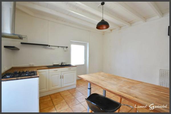 Maison de bourg en pierre avec dépendance à vendre 4 pièces à Saint-Antoine-de-Breuilh (24)