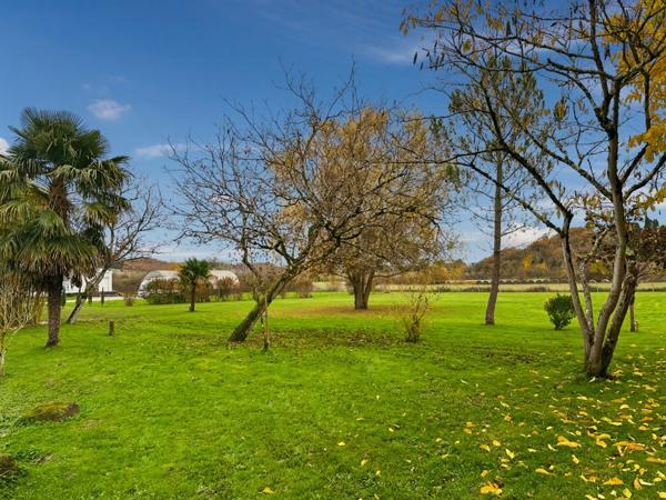 Immeuble de rapport - 580 m2 - RIGUEPEU - 4 logements avec jardin