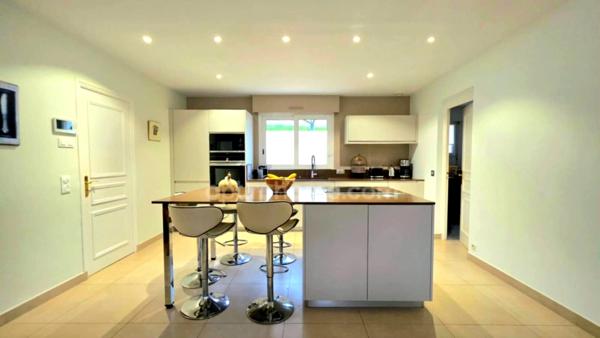 Maison à vendre 7 pièces SAINT-AVE 56890 Morbihan Bretagne Sud