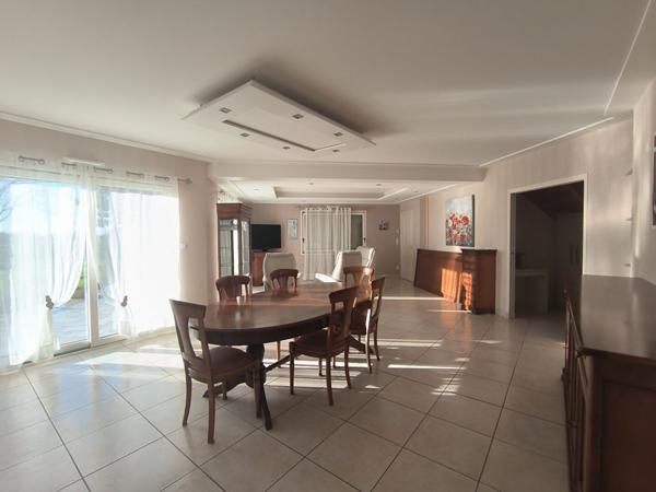 A vendre maison contemporaine , rare sur le marché proche Saint Méen le grand