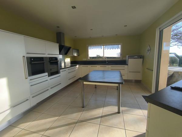 A vendre maison contemporaine , rare sur le marché proche Saint Méen le grand