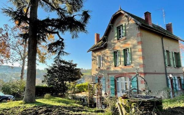 Maison à vendre    7 pièces •  Bourret