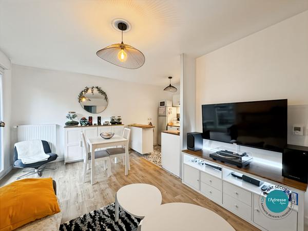 Appartement 2 pièces 45 m2 - 4 parkings - balcon