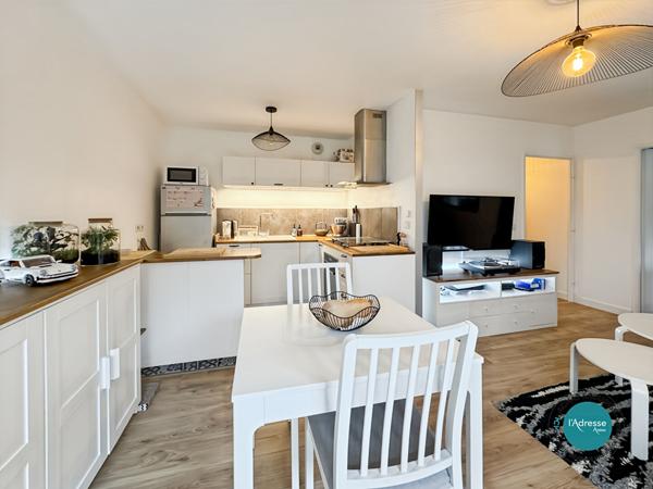 Appartement 2 pièces 45 m2 - 4 parkings - balcon