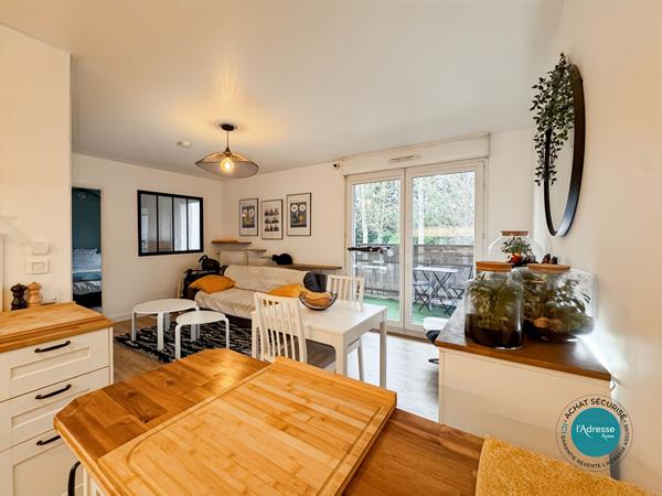 Appartement 2 pièces 45 m2 - 4 parkings - balcon