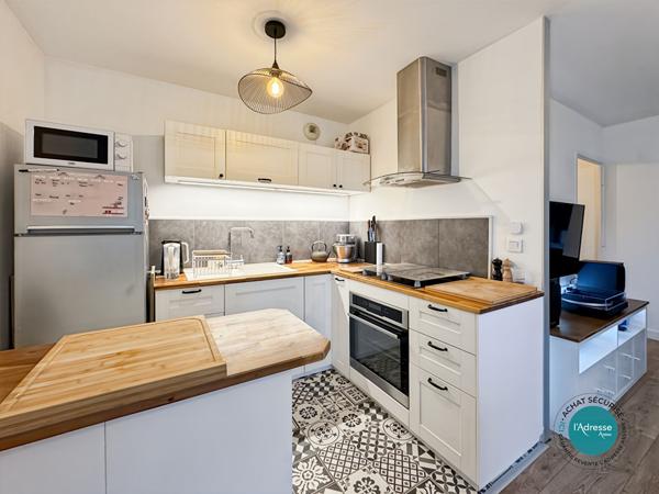 Appartement 2 pièces 45 m2 - 4 parkings - balcon