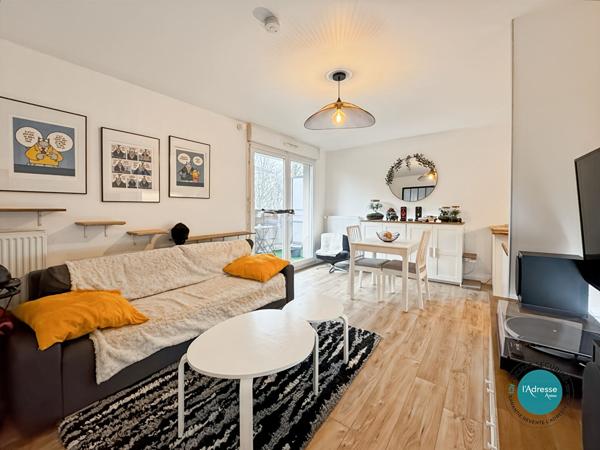 Appartement 2 pièces 45 m2 - 4 parkings - balcon