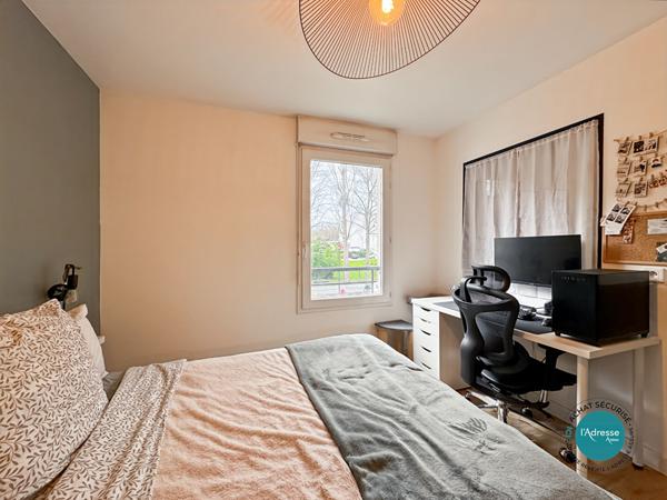 Appartement 2 pièces 45 m2 - 4 parkings - balcon