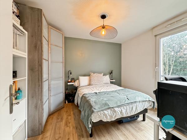 Appartement 2 pièces 45 m2 - 4 parkings - balcon